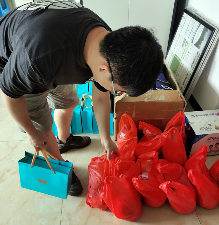 國慶中秋“撞滿懷”，祝大家中秋快樂！